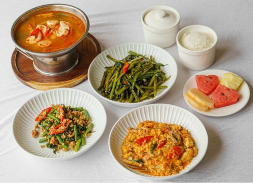 サボイレストラン_プーパッポンカリー・トムヤムクン・ガパオの3大タイ料理セットのランチ付き